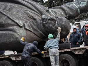 Леніна – на допомогу ЗСУ: запоріжці пропонують продати колишній пам’ятник