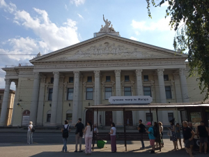 Які вистави стали найпопулярнішими у головному театрі Запорізької області 