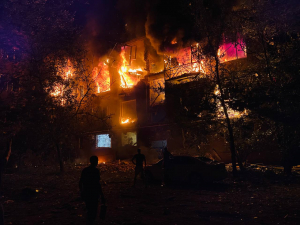 12 липня о 22.34 російські військові вдарили БпЛА по житловому будинку у Запоріжжі, фото Валерія Кошеленка