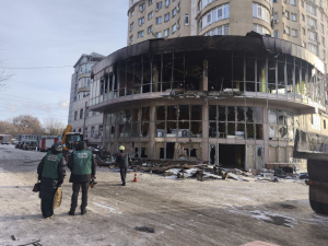 Що нового відомо про наслідки нічної ворожої атаки на Запоріжжя - є поранені, екологи розповіли про засмічення уламками одного з районів міста