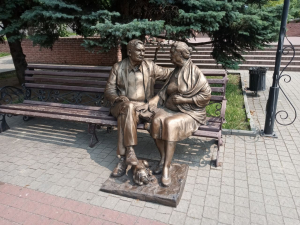 У запорізькому сквері розмалювали скульптуру - фото