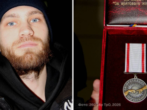 Боєць 260 окремої бригади Сил територіальної оборони ЗСУ "Хортиця" з позивним "Нікі" отримав медаль за порятунок життя побратима