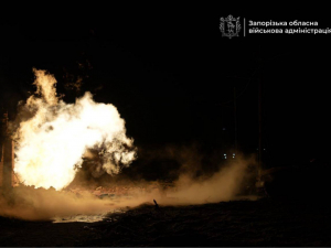 Вдарили КАБами: у Запоріжжі внаслідок ворожого обстрілу постраждала жінка та зафіксовані руйнування (фото, відео)