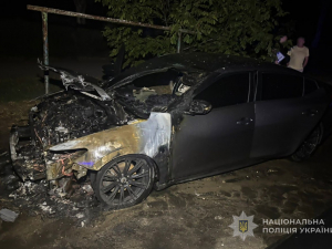 "Урок вогнем" - у Запоріжжі чоловік підпалив авто родича своєї подруги (фото)