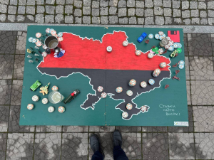 "Ставки надто високі" — у центрі Запоріжжя з’явилась вулична інсталяція про війну (фото, відео)