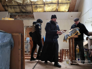 З прифронтового села Запорізької області вивезли ікони та інші церковні святині (відео)