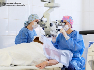 Понад 10 тисяч успішних операцій: у Запоріжжі безоплатно повертають зір пацієнтам з катарактою (фото, відео)
