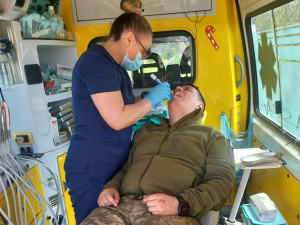 На передовій в Запорізькій області запрацювала виїзна стоматологія в мікроавтобусі - фото
