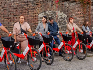 У громаді Запорізького району спеціалістам вручили електровелосипеди