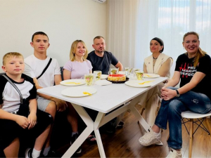 Оборонець Маріуполя Павло Щепка отримав власну квартиру від "Серця Азовсталі"