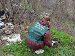 У Запоріжжі мешканці повідомили про несанкціоноване звалище - екоінспекція виїхала на місце (фото)