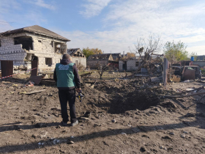 Задокументували шкоду довкіллю - у Запоріжжі на місці влучань російських ракет працювали екологи (фото)