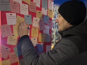 У Запоріжжі до Міжнародного жіночого дня встановили дошку побажань