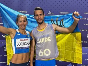 Українська легкоатлетка виборола медаль на Паралімпійських іграх у Парижі - її супроводжував бігун із Запоріжжя (фото)