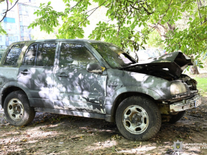 Підпалив авто і втік - у Запоріжжі правоохоронці викрили молодика, який пошкодив позашляховик (фото)