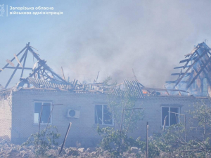 Влучили у школу та амбулаторію – внаслідок удару росіян у селі Запорізького району постраждали чоловік та жінка (фото, відео)