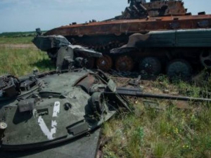 За добу російські окупанти втратили дві сотні військових, майже десяток танків та літак