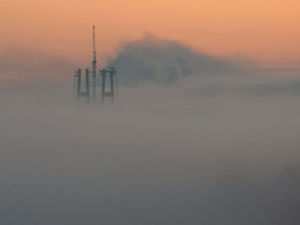 Запорізький фотограф показав дивовижні світлини міста в тумані