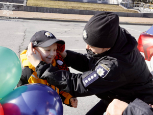 У Запоріжжі патрульні привітали хлопчика, який мріє стати поліцейським, фото: Патрульна поліція Запорізької обласної