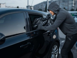 У Запоріжжі затримали чоловіка, який місяцями обкрадав автомобілі