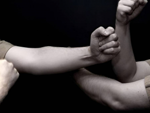 Агресивний відвідувач напав на адміністратора кафе — у Запоріжжі поліція затримала хулігана