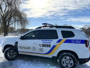 Блукала розгублена містом: у Запоріжжі правоохоронці розшукали зниклу бабусю (фото)