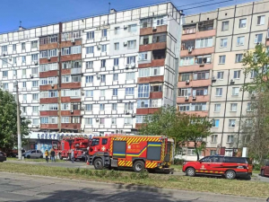 Вогонь охопив балкон - в одному з районів Запоріжжя спалахнула пожежа у багатоповерхівці