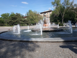 З площі в центрі Запоріжжя прибрали величезні рекламні борди (відео)