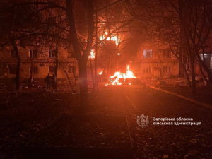 Після масованої ворожої атаки у Запоріжжі надзвичайники врятували 10 людей і трьох котиків (відео)