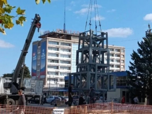 Окупанти спотворили головну площу Мелітополя