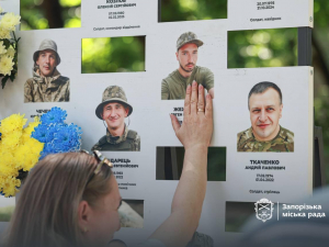 На Алеї пам’яті полеглих Героїв у Запоріжжі з'явилися нові стенди - фото