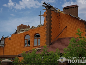 В одному з районів Запоріжжя впали уламки російського безпілотника - пошкоджена квартира та знищена автівка