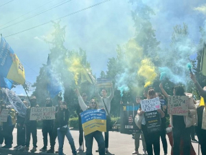 "Людям треба нагадувати, що війна не закінчилась" - у Запоріжжі відбувся пікет на підтримку полонених