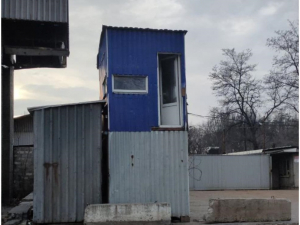 У Запоріжжі встановили незаконний двоповерховий МАФ - фото
