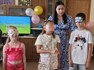 Юні митці подарували колективу Запорізького окружного адміністративного суду радість та піднесений настрій