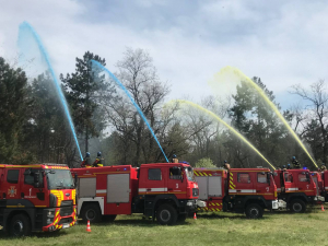 Запорізькі рятувальники гасили пожежу водою кольорів національного прапора