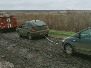 На "Дорозі життя" в Запорізькій області застрягли десятки автівок - фото