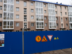 Повністю звели зруйновану частину - як просувається відбудова запорізької багатоповерхівки на вулиці Незалежної України (фото)
