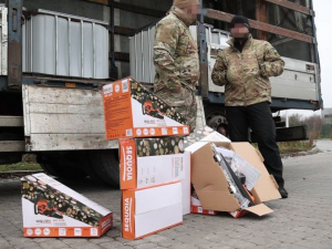 Запорізькі металурги  Метінвесту передали захисникам на передову бензопили та контейнери для питної води