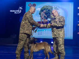 Чотирилапа героїня війни - службова собака із Запоріжжя стала лауреаткою унікального проєкту (фото)