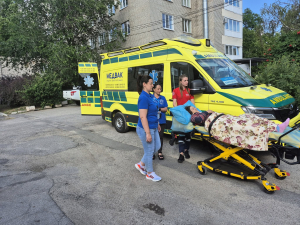 Туди, де чекають - маломобільну жінку евакуювали із Запоріжжя до сина на Львівщину (фото)