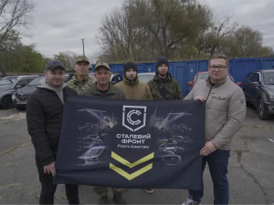 «Сталевий фронт» Ріната Ахметова передав 157-й ОМБр автопарк та обладнання для мобільного виробництва дронів
