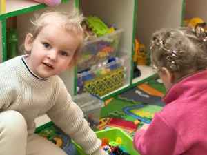 Переїхали у нове приміщення після руйнування: у Запоріжжі знову працює освітній простір для дошкільнят з Енергодара (фото)