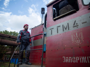 Керує мрією: співробітник запорізького підприємства продовжує родинну справу, якою марив з дитинства 