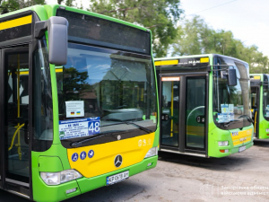 Місто-побратим із Німеччини передало Запоріжжю чотири автобуси, які курсуватимуть новим маршрутом