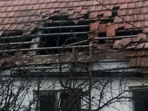 Пошкоджений будинок внаслідок ворожого обстрілу Запорізької області