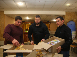 Волонтери запорізького підприємства передали військовим медикаменти і витратні матеріали