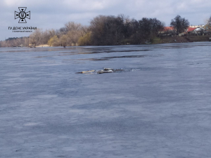 У Запорізькому районі рибалка провалився під кригу та потонув