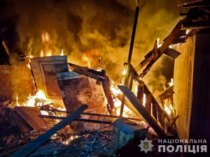 Внаслідок удару ворожого дрону по селу Запорізької області вщент згорів автомобіль - що з водієм