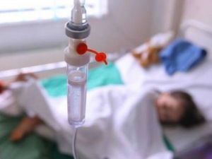 Поїла сира та сметани - на Запоріжжі дитина захворіла на сальмонельоз через продукти зі стихійного ринку 